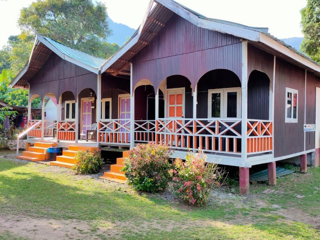 Mukut Coral Chalet Kampong Mukut Εξωτερικό φωτογραφία