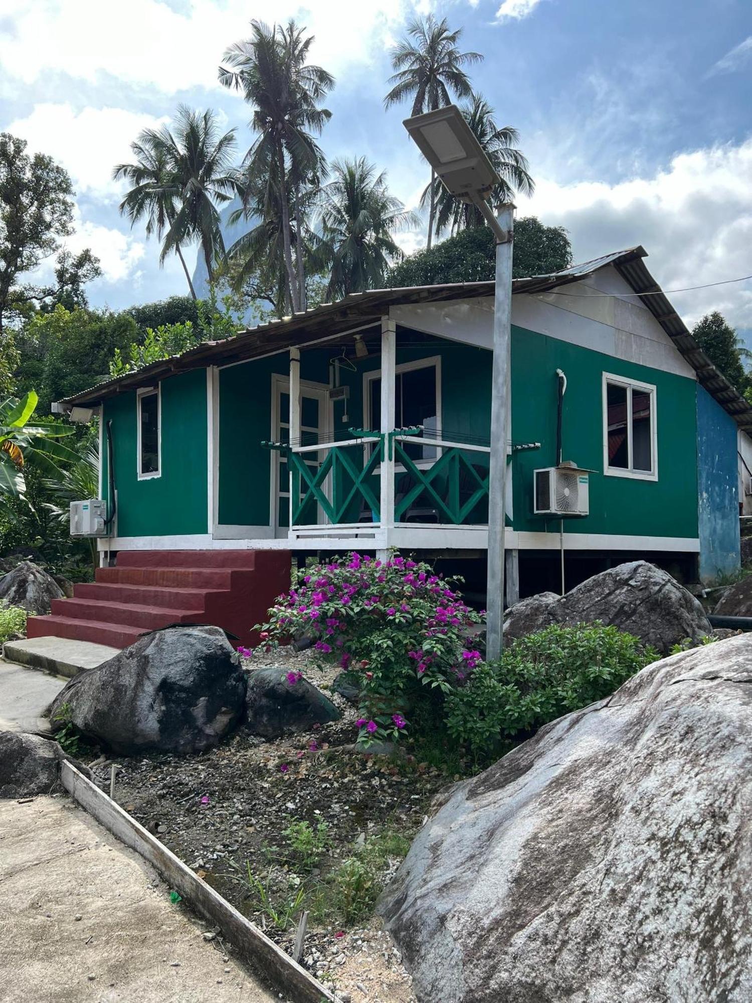 Mukut Coral Chalet Kampong Mukut Εξωτερικό φωτογραφία